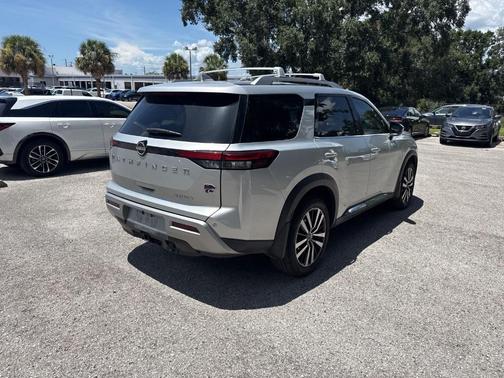 2024 Nissan Pathfinder Platinum