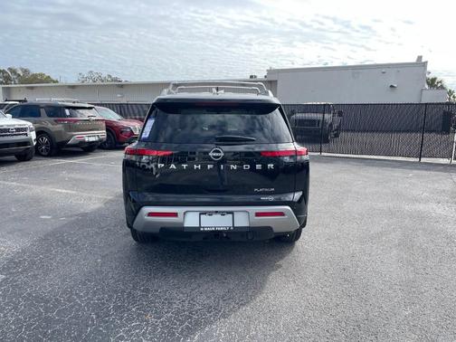 2025 Nissan Pathfinder Platinum