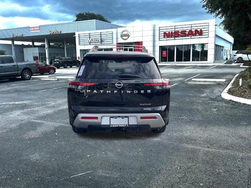 2025 Nissan Pathfinder Platinum