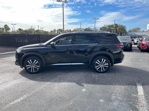 2025 Nissan Pathfinder Platinum