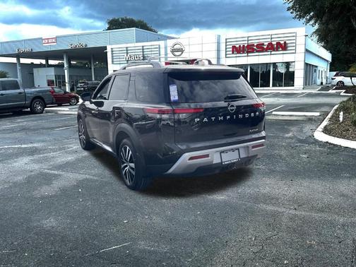 2025 Nissan Pathfinder Platinum