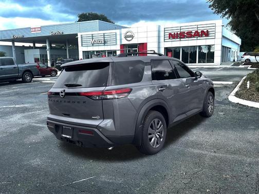 2025 Nissan Pathfinder SV