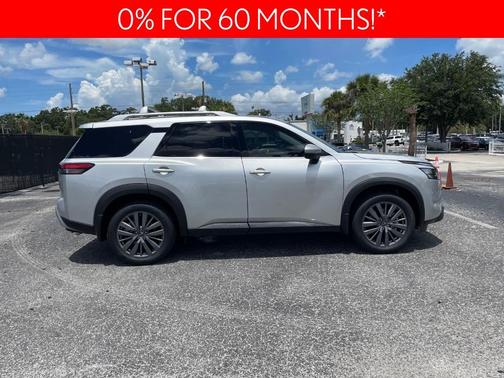 2025 Nissan Pathfinder SL