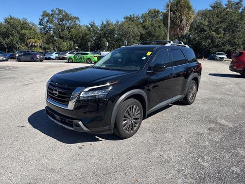 2023 Nissan Pathfinder SL