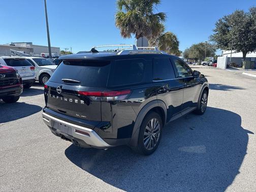 2023 Nissan Pathfinder SL