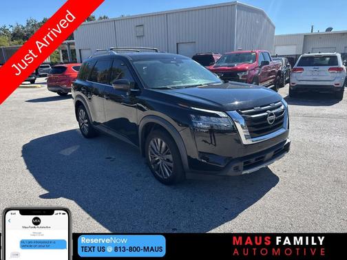 2023 Nissan Pathfinder SL