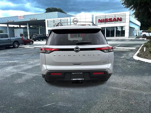 2025 Nissan Pathfinder SV