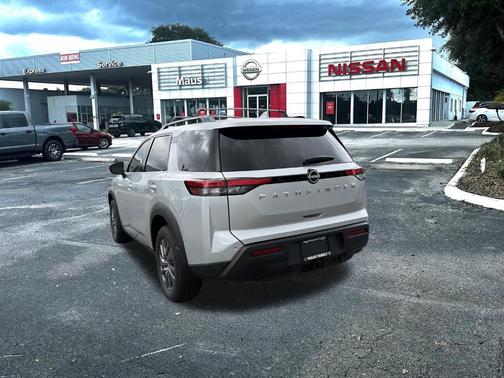 2025 Nissan Pathfinder SV