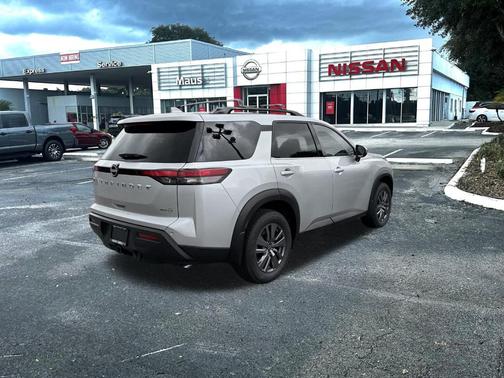 2025 Nissan Pathfinder SV