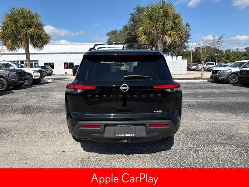 2023 Nissan Pathfinder SV