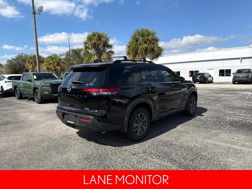 2023 Nissan Pathfinder SV