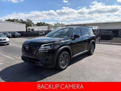 2023 Nissan Pathfinder SV