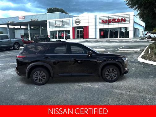 2023 Nissan Pathfinder SV