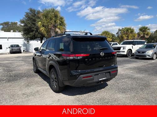 2023 Nissan Pathfinder SV