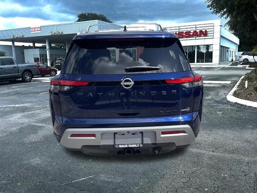 2025 Nissan Pathfinder Platinum