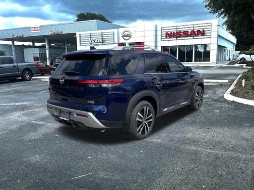 2025 Nissan Pathfinder Platinum