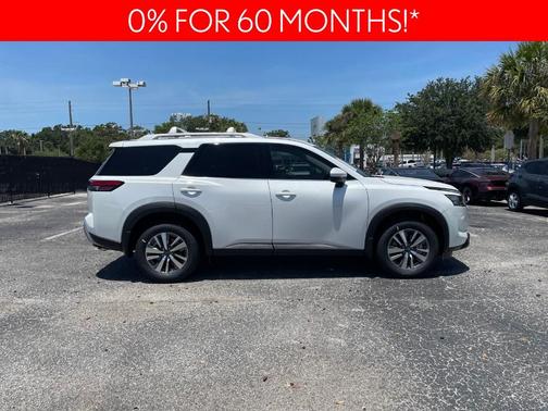 2025 Nissan Pathfinder SL
