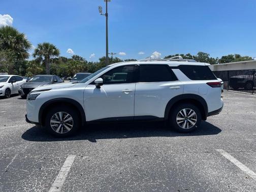 2025 Nissan Pathfinder SL