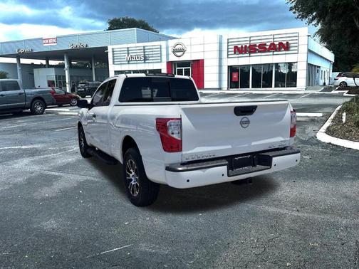 2024 Nissan Titan SV