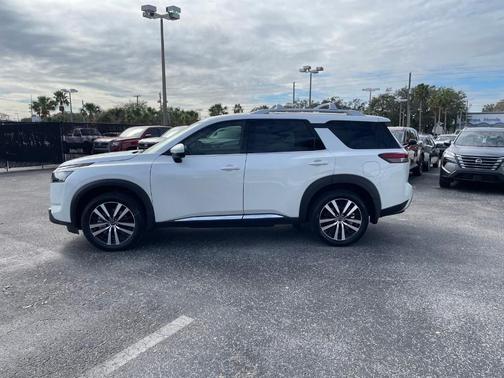 2025 Nissan Pathfinder Platinum
