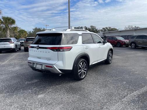 2025 Nissan Pathfinder Platinum