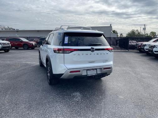 2025 Nissan Pathfinder Platinum