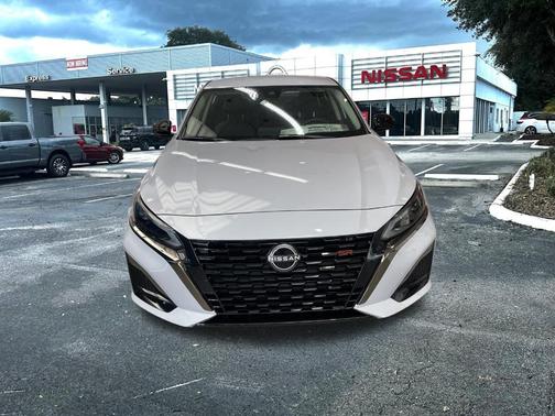 2025 Nissan Altima SR