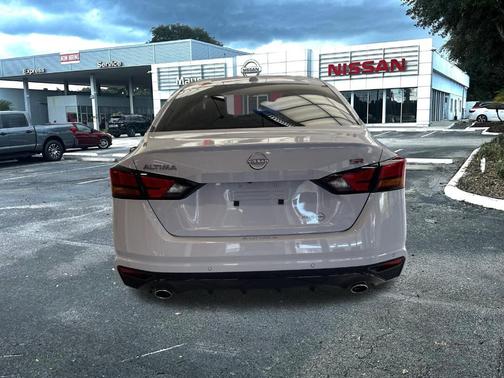 2025 Nissan Altima SR
