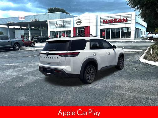 2024 Nissan Pathfinder SV