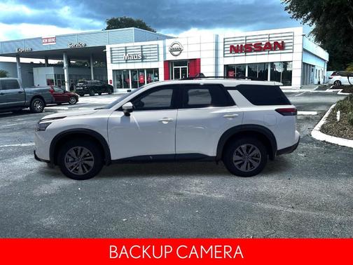 2024 Nissan Pathfinder SV