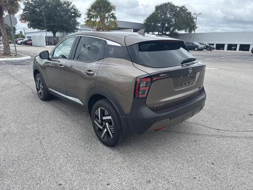 2025 Nissan Kicks SV