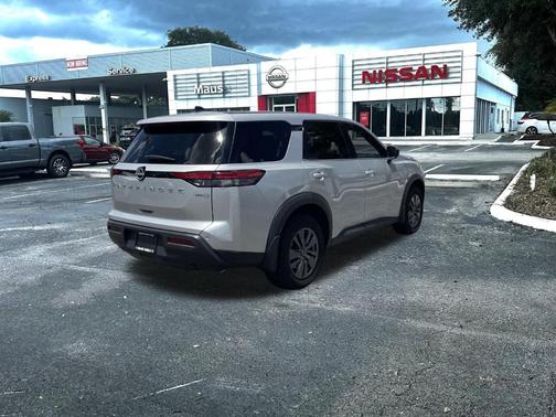 2024 Nissan Pathfinder S