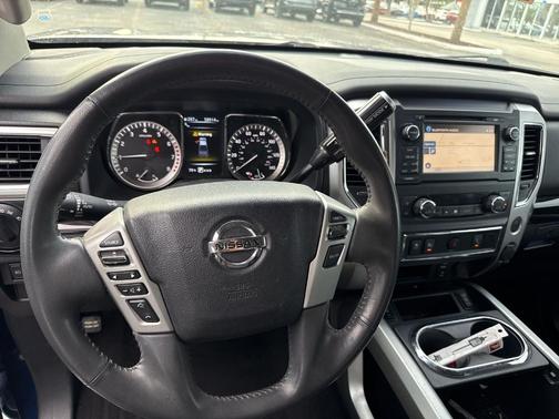 2017 Nissan Titan SV