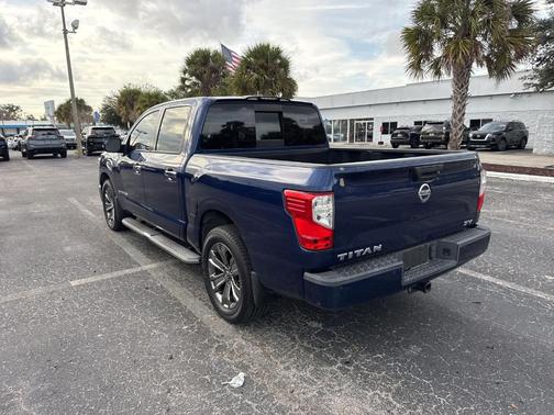 2017 Nissan Titan SV