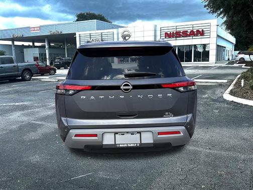 2025 Nissan Pathfinder SL