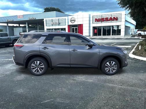 2025 Nissan Pathfinder SL