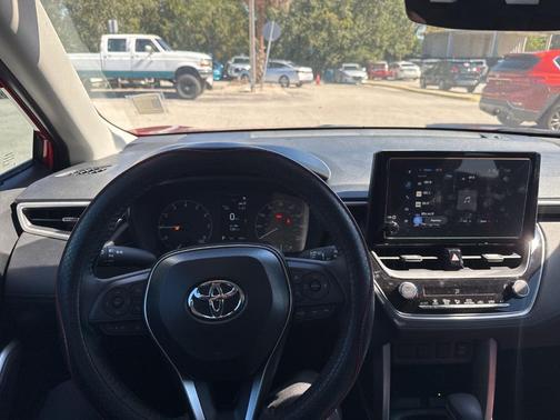 2025 Toyota Corolla Cross LE