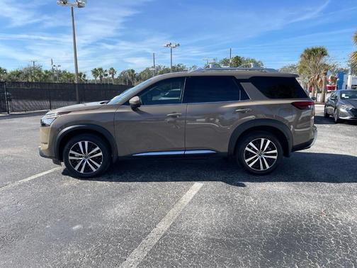 2025 Nissan Pathfinder Platinum