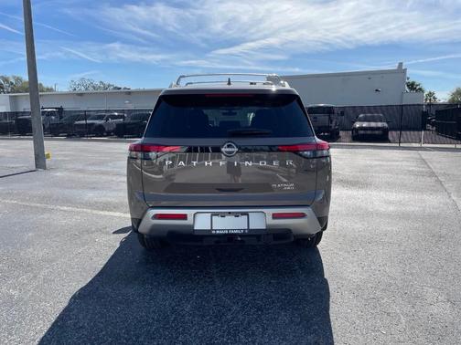 2025 Nissan Pathfinder Platinum