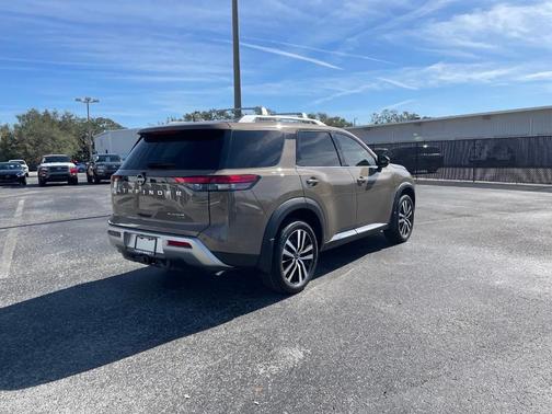 2025 Nissan Pathfinder Platinum