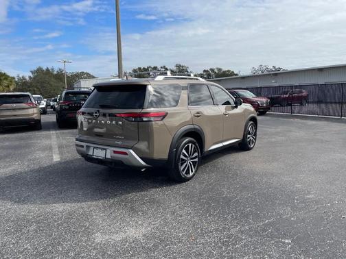 2025 Nissan Pathfinder Platinum