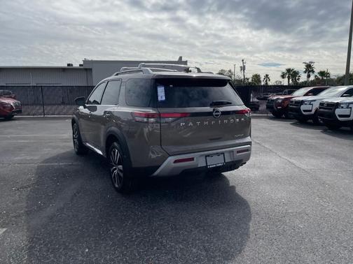 2025 Nissan Pathfinder Platinum
