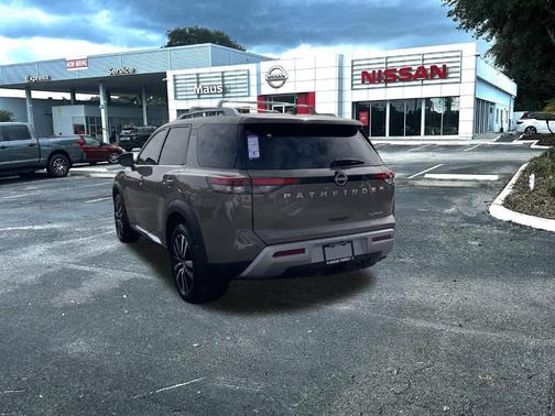 2025 Nissan Pathfinder Platinum