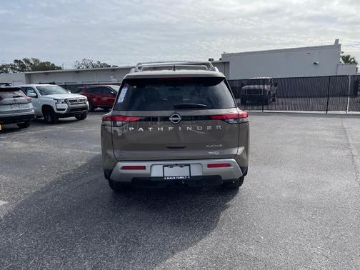 2025 Nissan Pathfinder Platinum