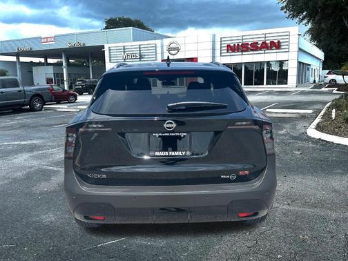 2025 Nissan Kicks SR