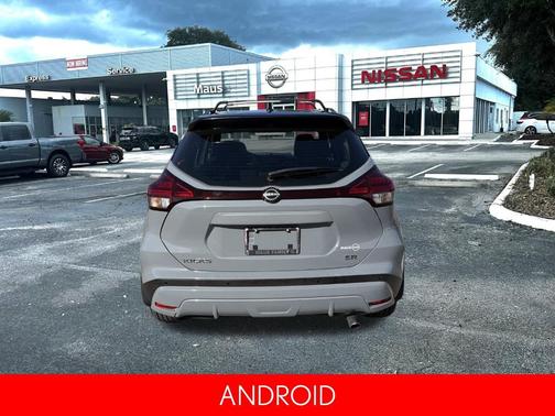 2022 Nissan Kicks SR