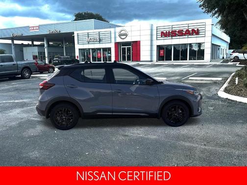 2022 Nissan Kicks SR