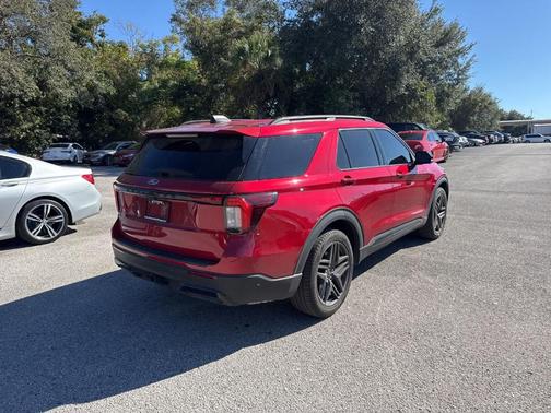 2025 Ford Explorer ST-Line