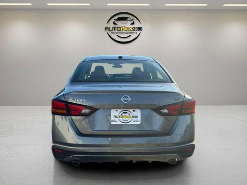 2022 Nissan Altima SR FWD