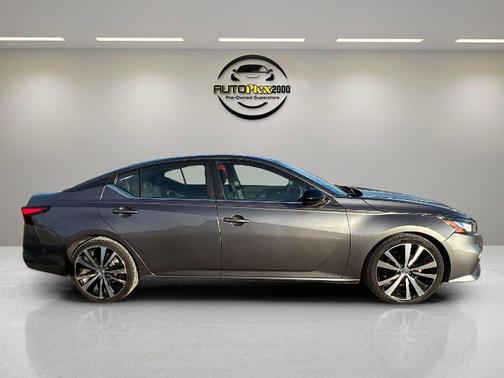 2022 Nissan Altima SR FWD